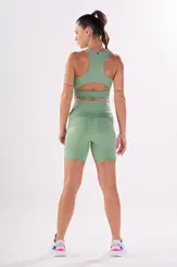 Shorts recorte lateral