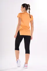 Blusa com degote V e aberturas nas laterais