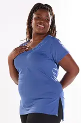 Blusa com degote V e aberturas nas laterais
