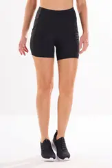 Shorts com três bolsos