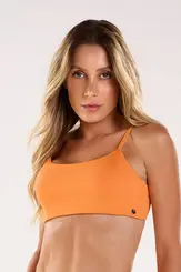 Top trançado nas costas