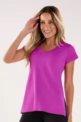 Blusa com decote V e aberturas nas laterais